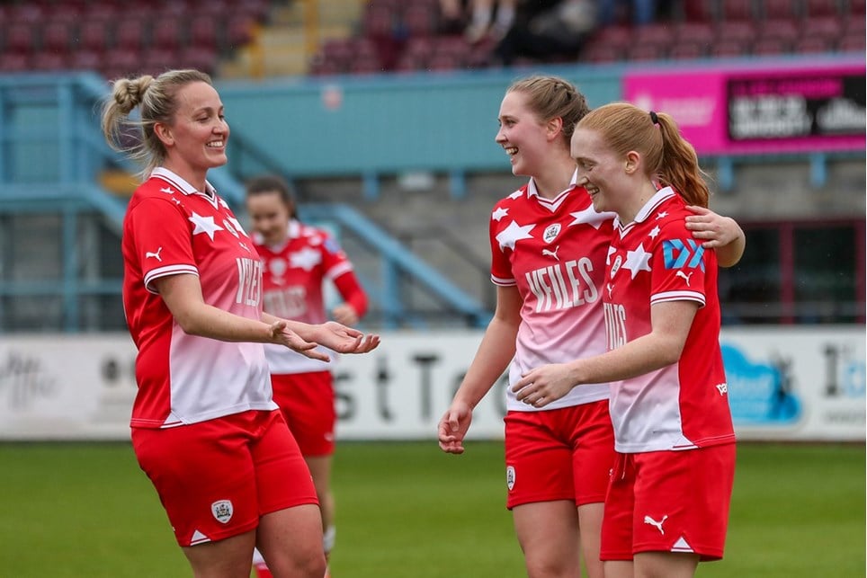 REDS THRASH SOUTH SHIELDS AS TITLE CHARGE CONTINUES